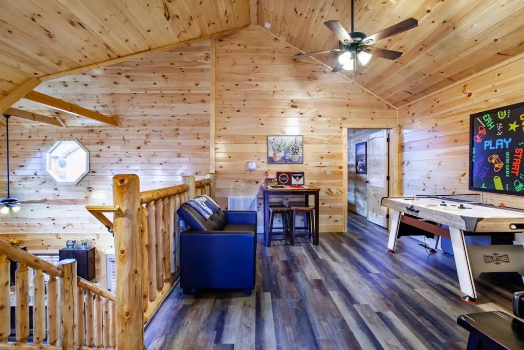 Swimming Bears Lodge 1 with Indoor Pool and Hot Tub
