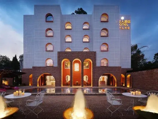 Kunming Sleeping Beauty Garden Pool  Hotel (Dianchi Xishan Scenic Area)