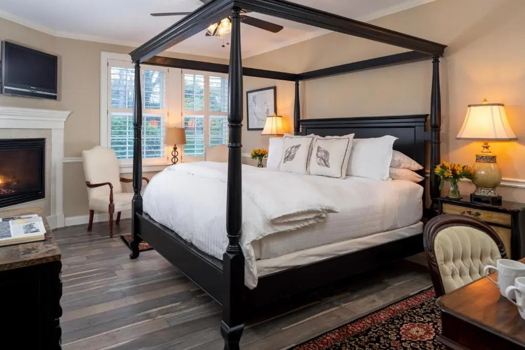 Old Manse Inn