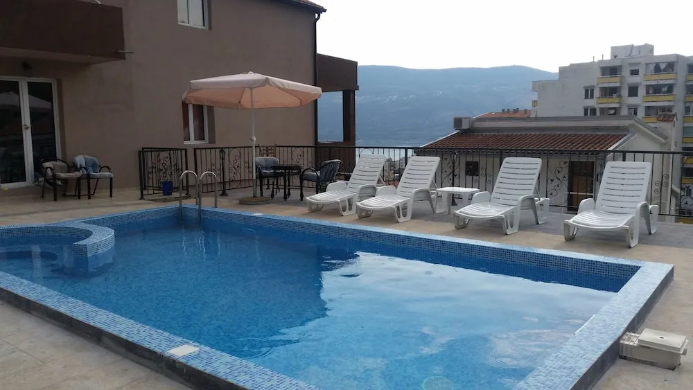 Apartments Lav Costas