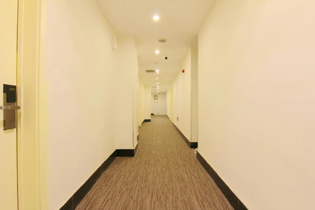 Hanting Hotel Chongqing Yangjiaping Pedestrian Street MixC