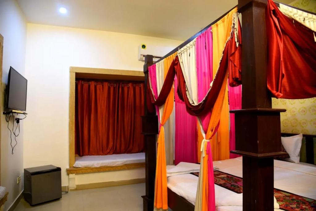 Hotel Marina Mahal with Swimming Pool