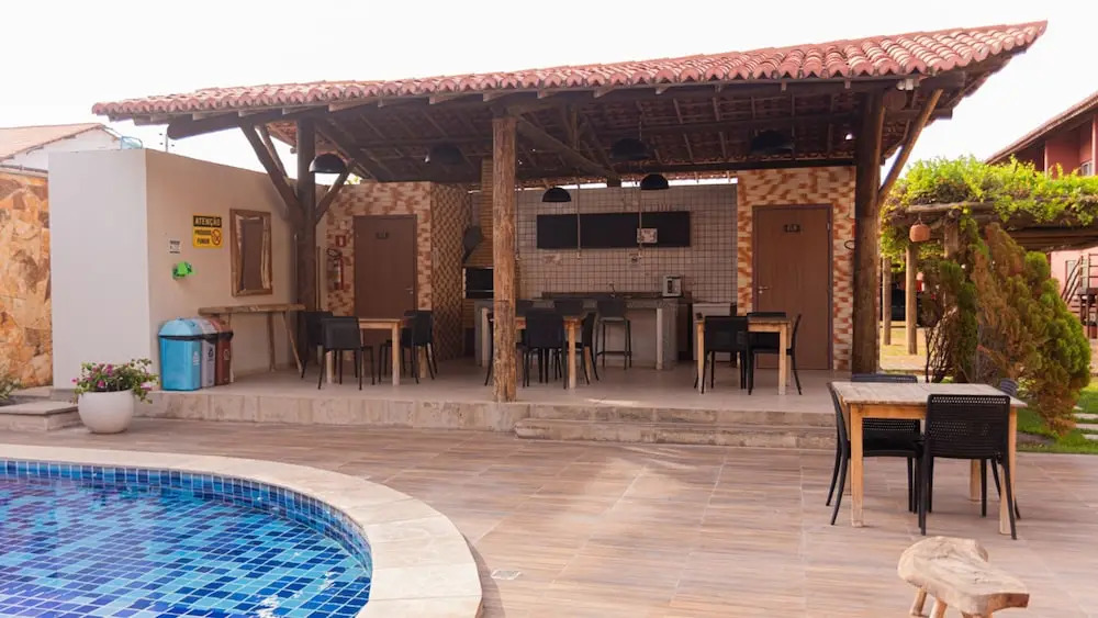 Apto com Wi Fi Garagem e Piscina a 100m da Praia