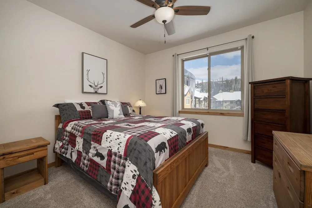Trailhead Lodge One Bedroom 801 Condo by RedAwning