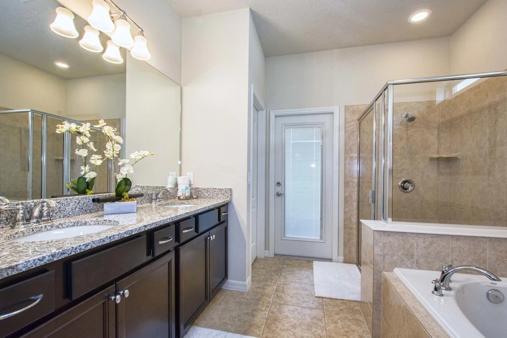 Windsor at Westside 6 Bedroom House w Pool - 3709WW