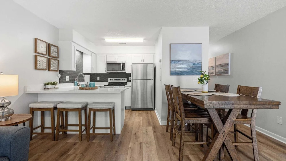 Gulf Walk by Avantstay West End Coastal Escape Renovated 1BR Condo Shared Pool & Beach Access