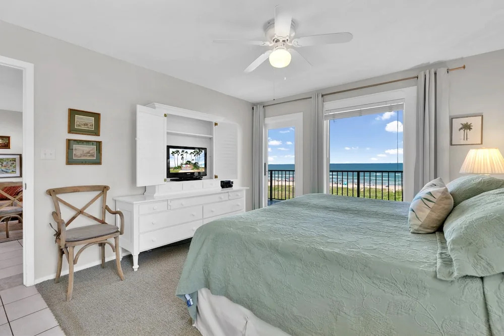 Beach House Unit #401 3 Bedroom Condo by RedAwning