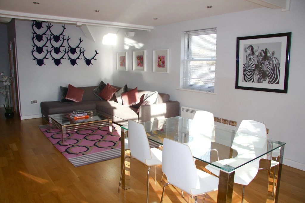 Lux Living Apartments - Marino Place