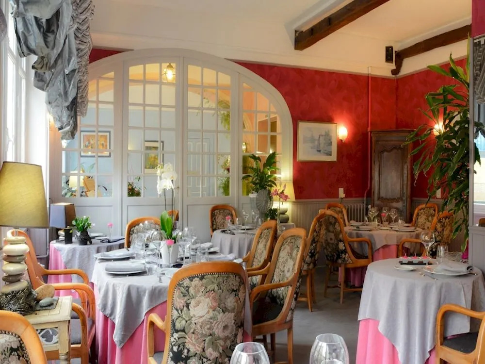 Logis Hôtel Du Dauphin
