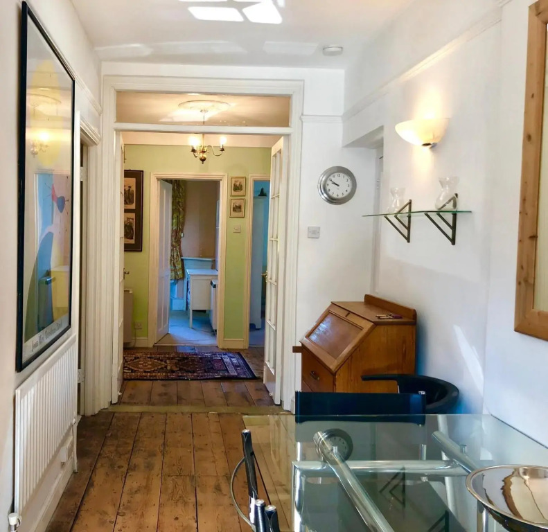 Dressmakers Salon - Unique 3 Bedroom in Gothic Villa