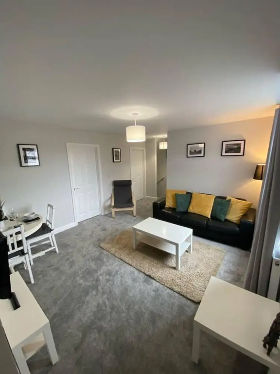 Flat - Sleeps 4 - Pet Friendly - Parking