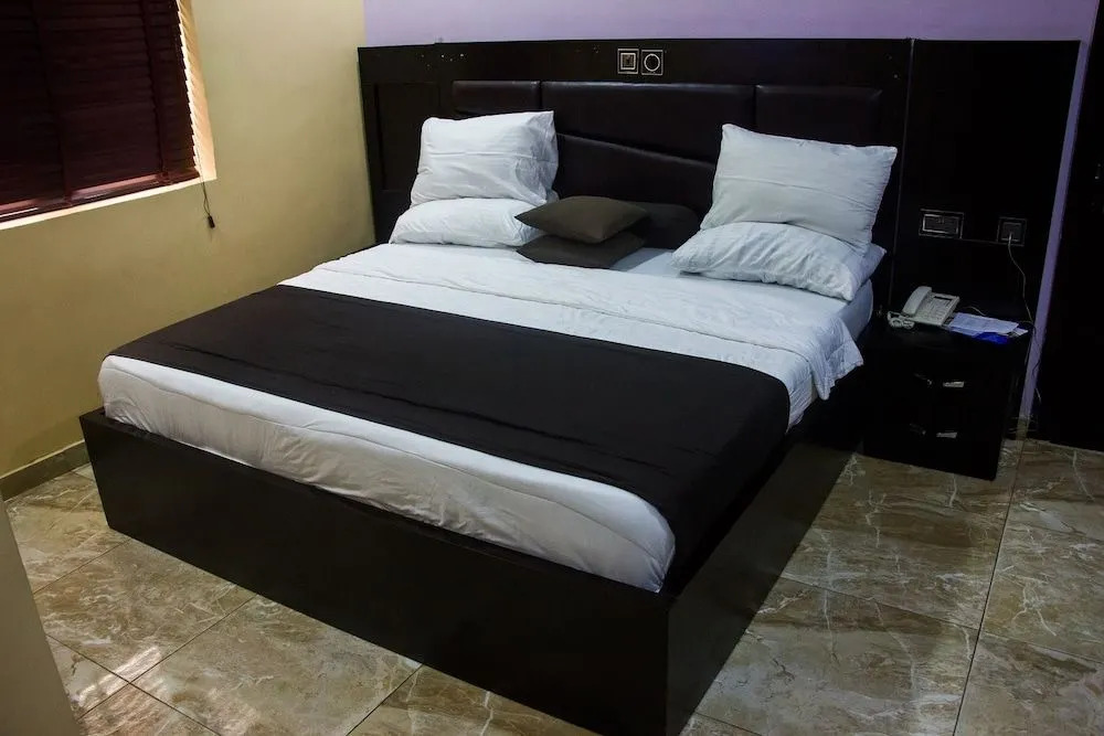 Sweet Season Luxury Suites
