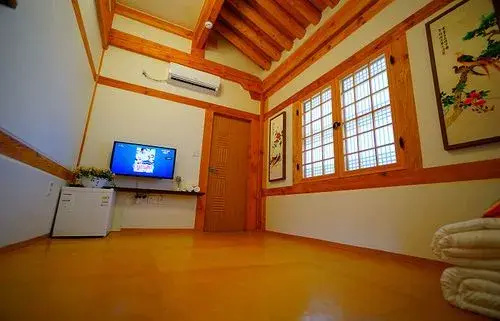 Lee Ga Hanok