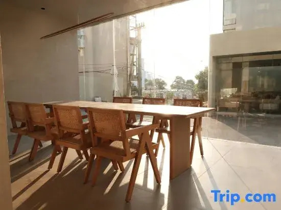 White House Weichi Hostel