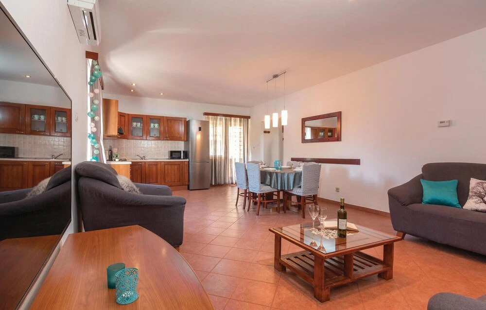 Amazing Home in Valbandon With Wifi and 2 Bedrooms