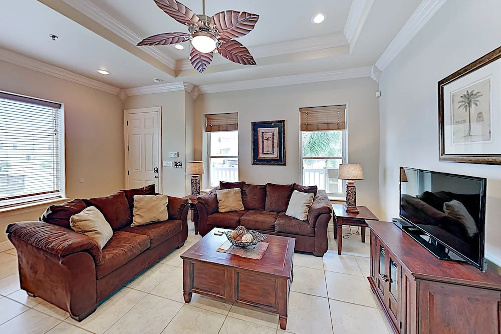 Prime Island Escape W/ Pool - Steps To The Sand! 2 Bedroom Condo