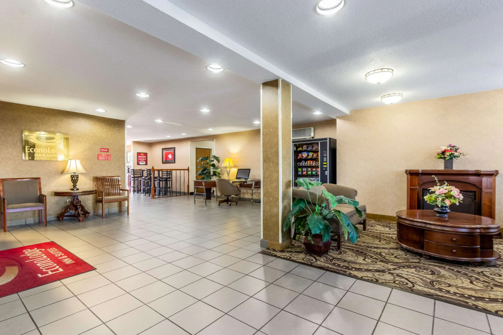 Econo Lodge Inn & Suites Evansville East