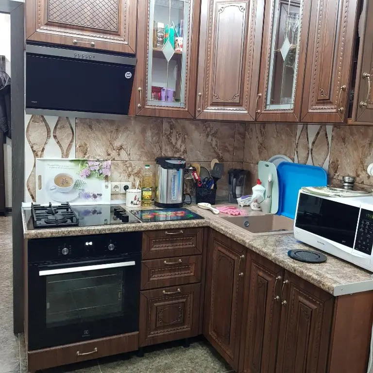 Сдаётся в 2-х ком.кв. 1 комната на берегу моря на 2 человека. Проживание с хозяевами.