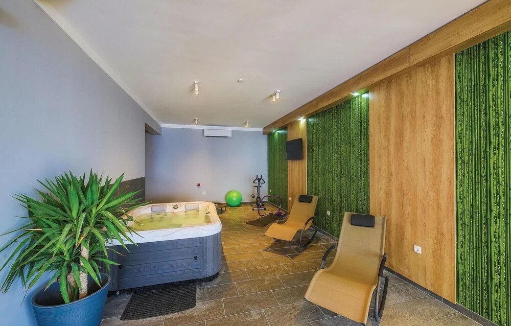 Beautiful Home in Okrug Donji With Sauna, Wifi and 5 Bedrooms