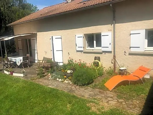 Séjour avec piscine chauffée