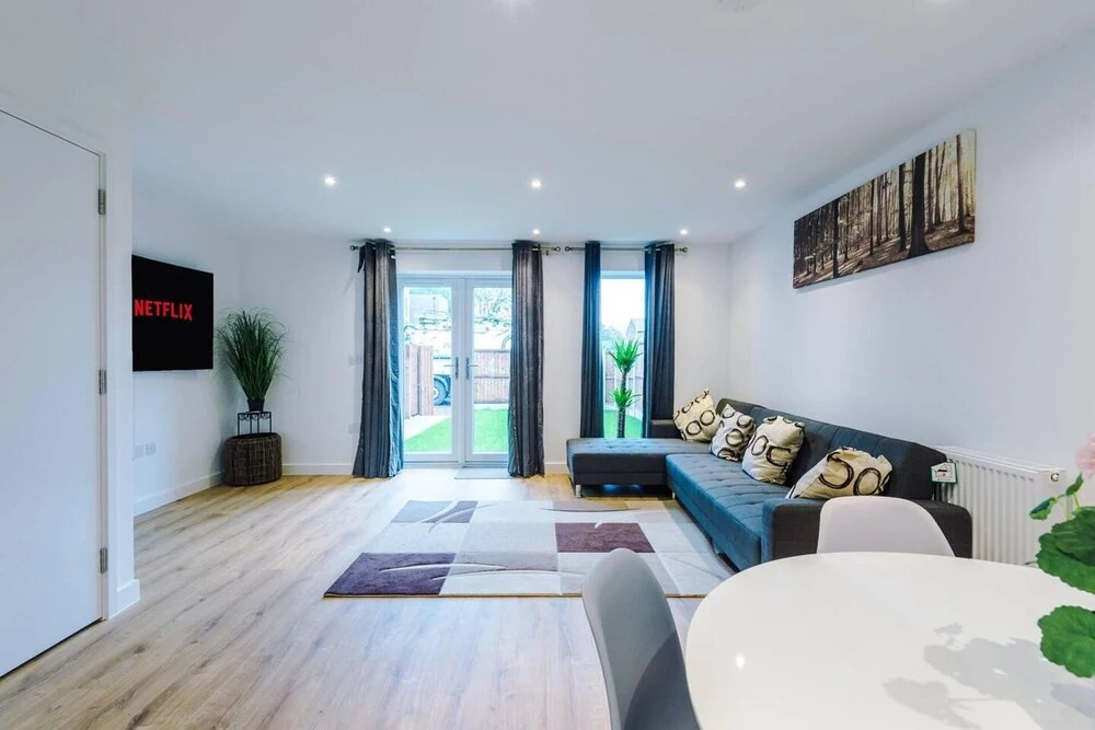 Immaculate 3-bed House in Salford