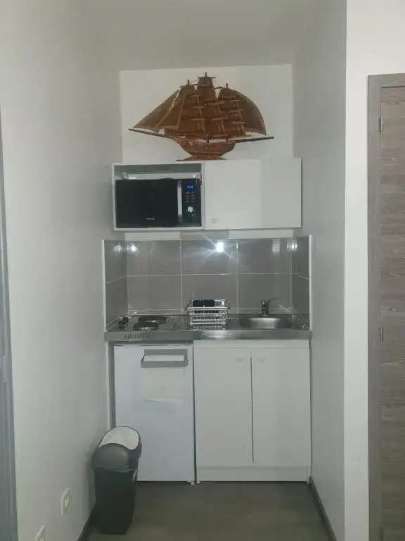 studio meublé au RDC , proche lac