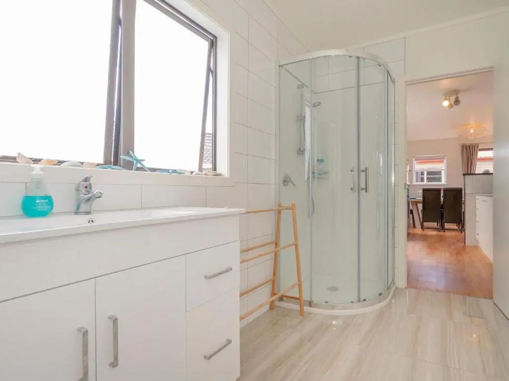 Beach House on Hetherington - Whangamata Home