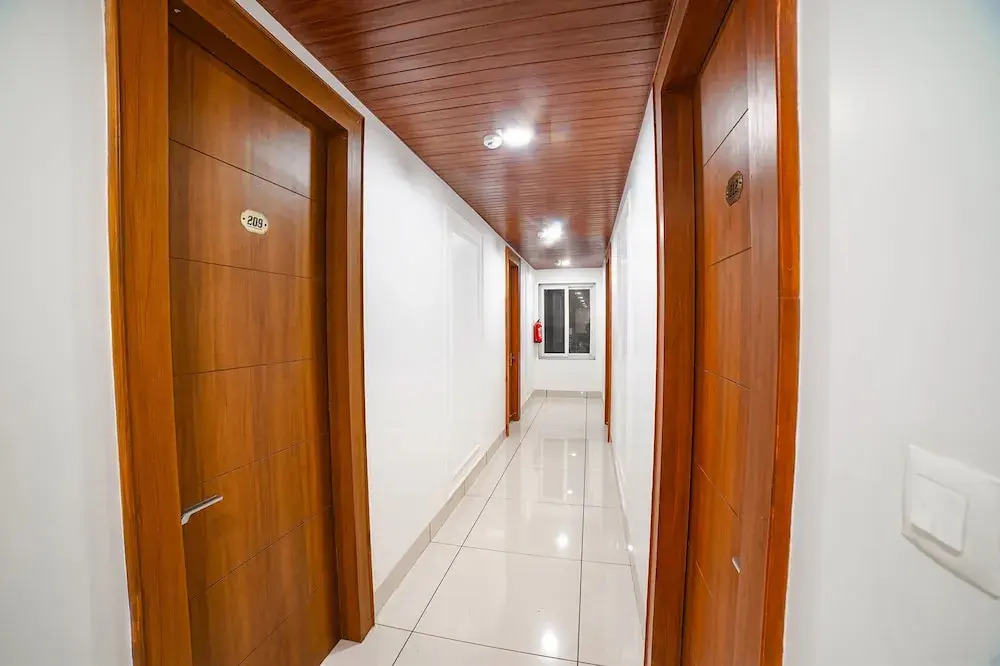 FabHotel Eminent - Patel Nagar, 0riental University