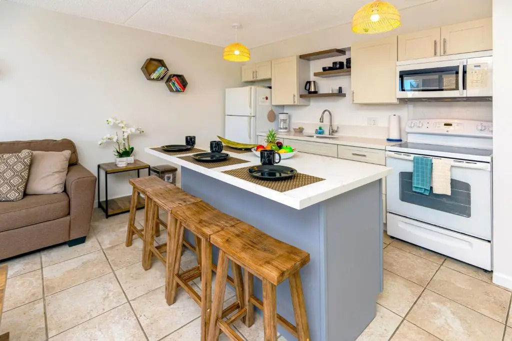 29th Floor Condo with Ocean Views, WiFi, Parking, AC - Short Walk to Beach!