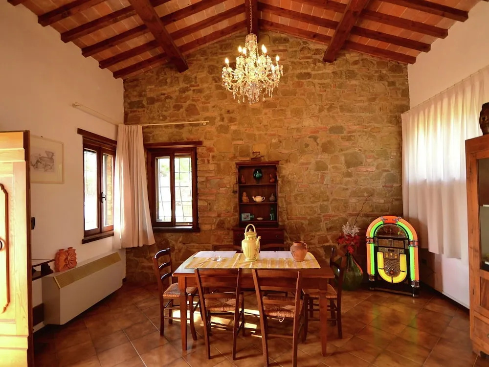 Spacious Cottage With Pool in Arezzo Italy