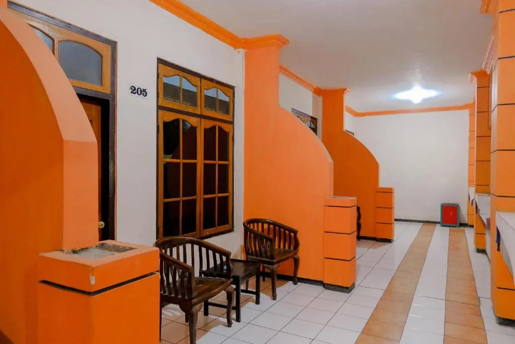 Hotel Dewi near GOR Merdeka Jombang Mitra RedDoorz