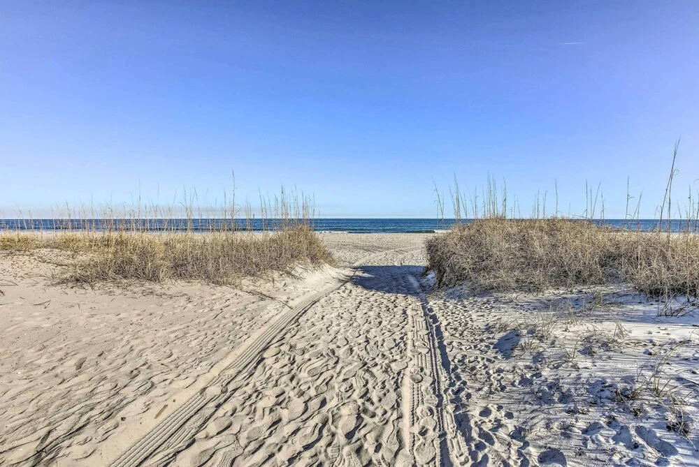Condo w/ Pool Access - Walk to Beach!