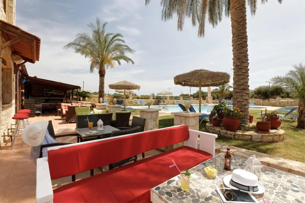 Danelis Studios & Apartments