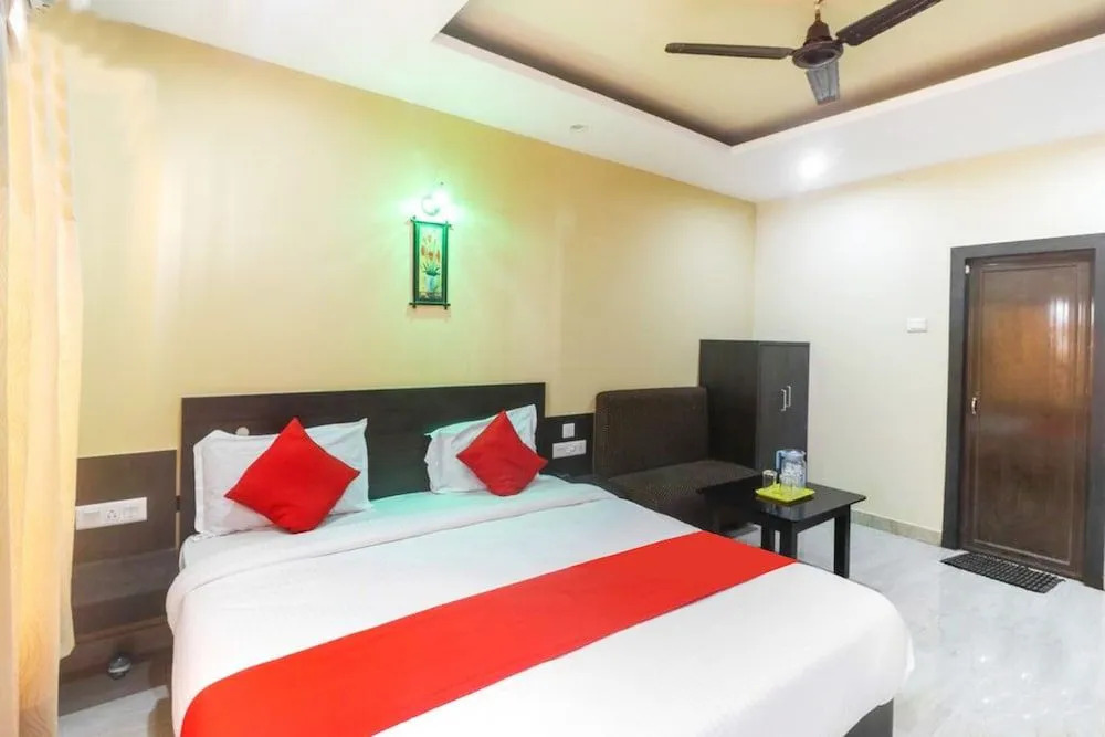 Goroomgo Unique Beach Inn Puri
