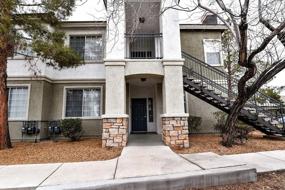 Beautiful & Quiet Apartment 15 Minutes From Strip