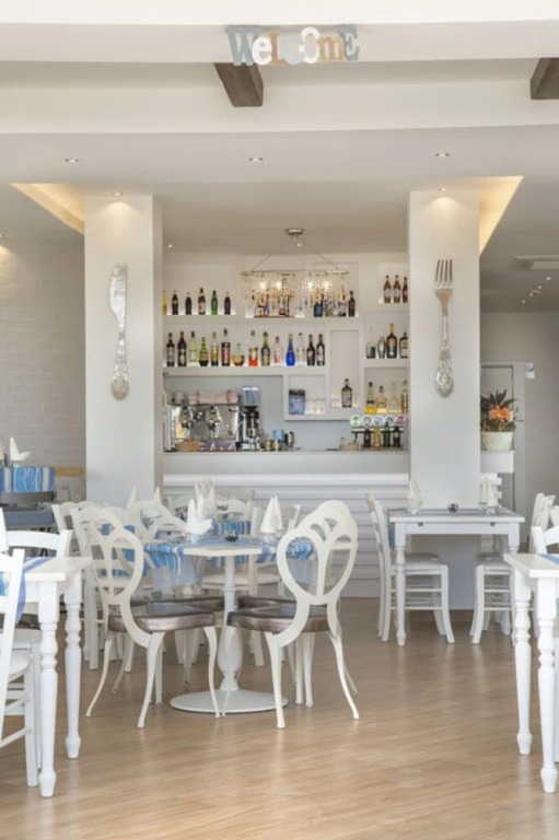 White Suite & Apartments