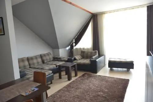 Apartament 325