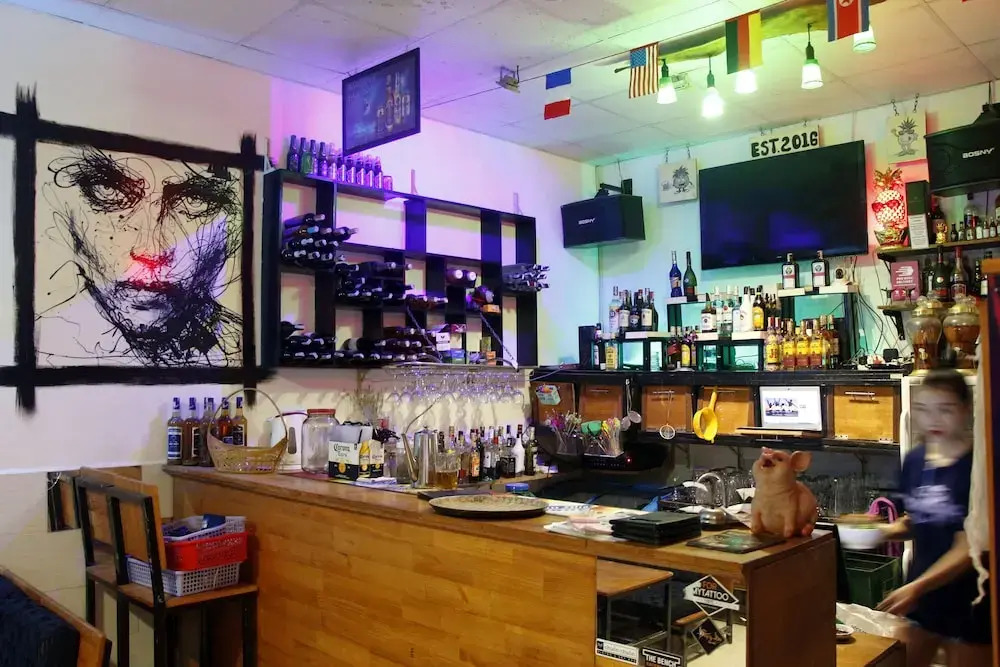 Pineapple Hotel