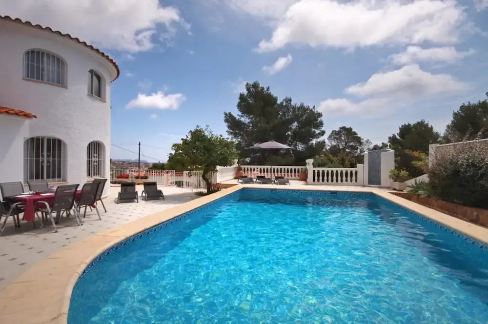 Villa - 9 Bedrooms with Pool and WiFi - 104985