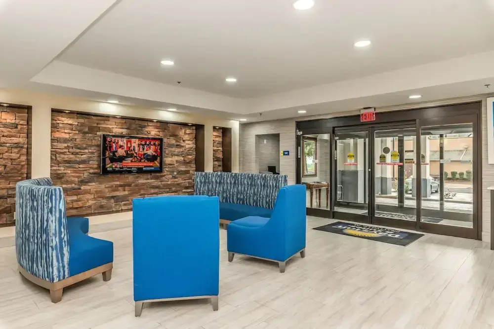 Days Inn & Suites Prattville-Montgomery
