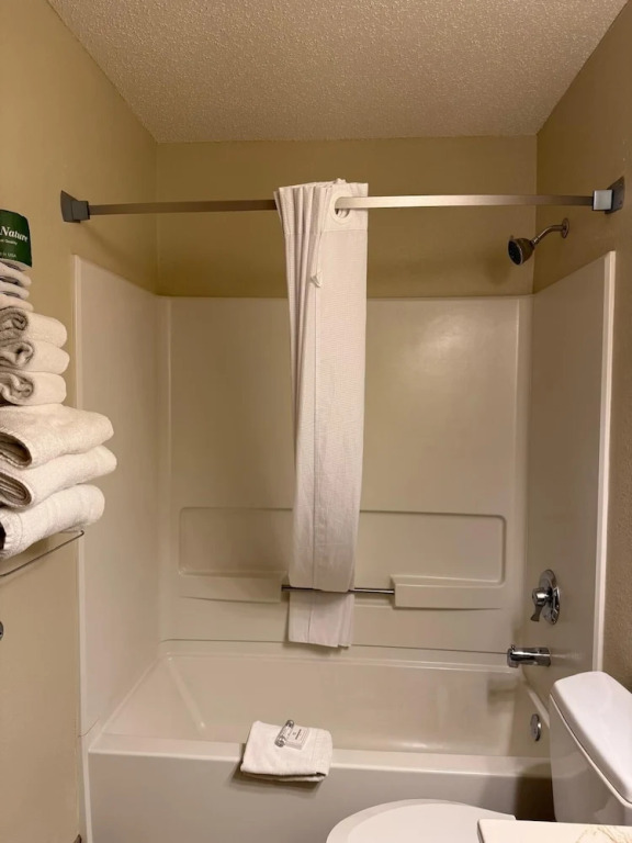Cassville Four Seasons Inn & Suites
