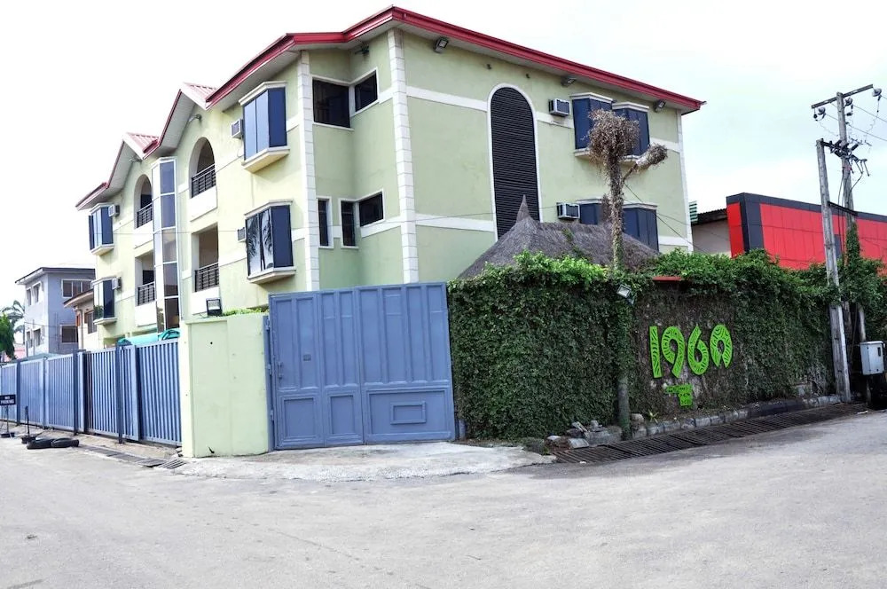 Alluring View Hotel - Toyin Sreet