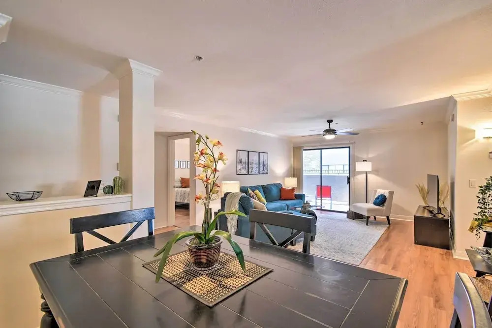 6 Mi to Downtown: Phoenix Condo w/ Pool Access!