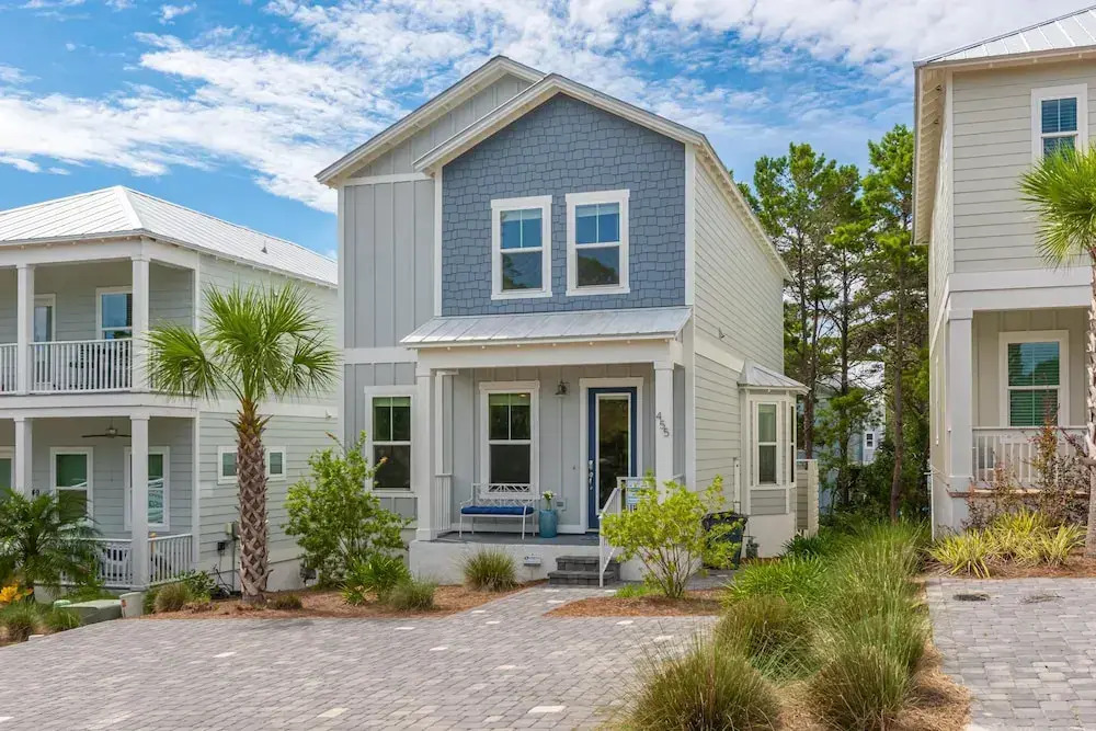 Flipper's Retreat - 455 Dolphin Dr