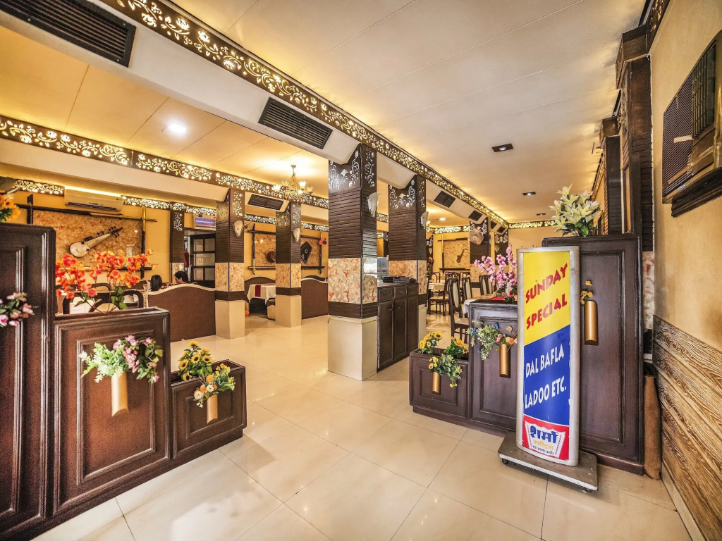 Fabhotel Santoor - Geeta Bhawan Square