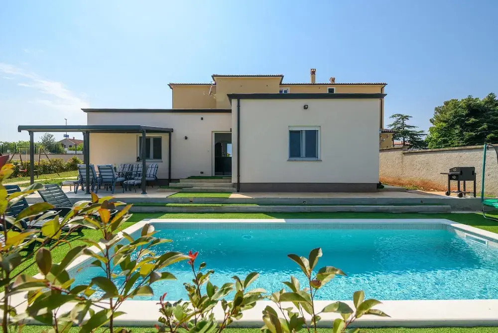 Lovely Home In Banjole