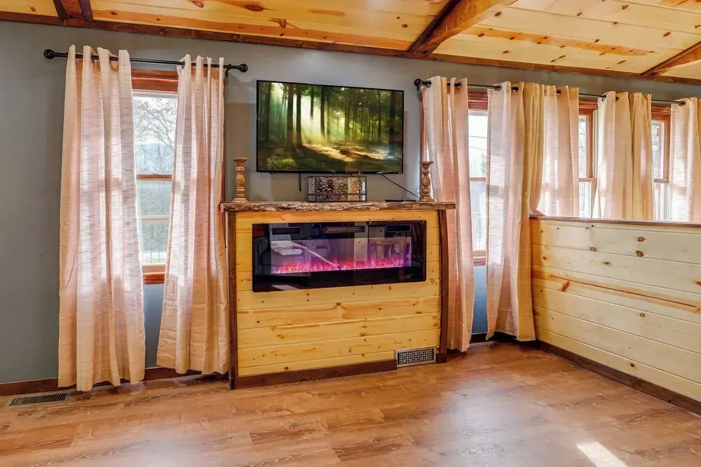 Hot Tub + Game Room: Gatlinburg Family Cabin!