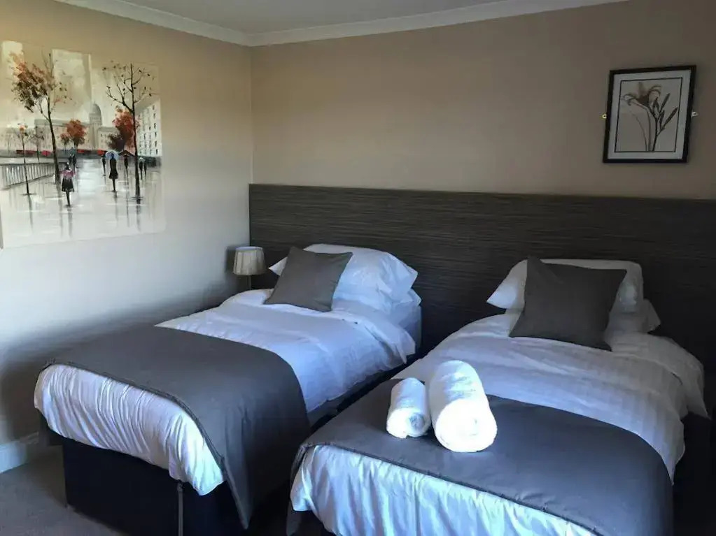 Three Horseshoes Inn