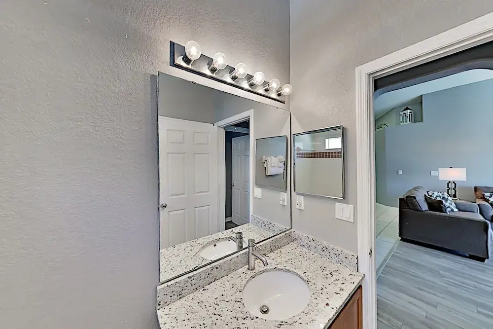 Peaceful W/ Lanai Pool - Near Disney! 4 Bedroom Home