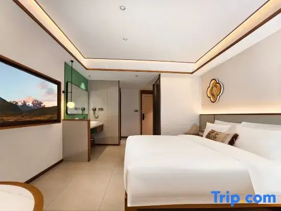 Yiyun Jingyue Hotel (Yingzhou Wanda Plaza Erli Well Night Market)